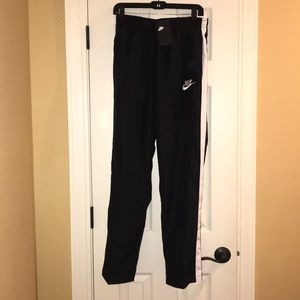 Men’s Nike Wind Pants - M NWT - Black/White